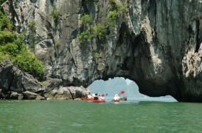 Kayak Halong Bay