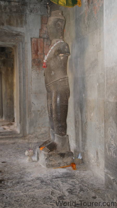 Angkor Thom Statue