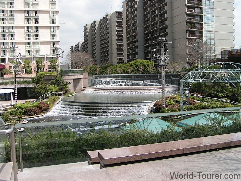 Water Court Plaza